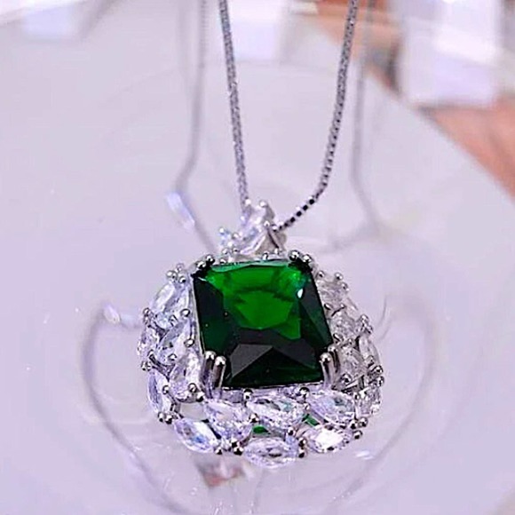 Cubic Zircon Emerald Green Gemstone Pendant Charm Necklace - Picture 4 of 8